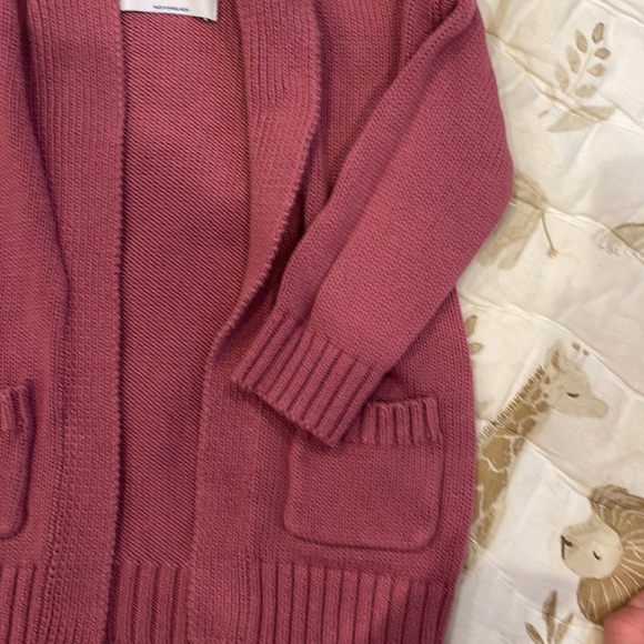 Old navy cardigan in a pretty mauve color. - Picture 3 of 5
